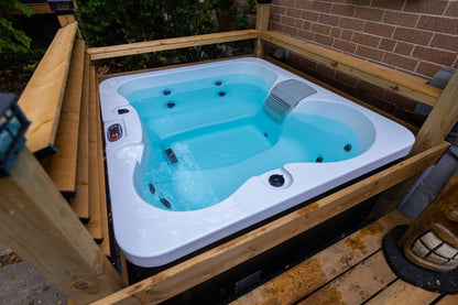 Canadian Spa Manitoba 4-Person 15-Jet Portable Hot Tub